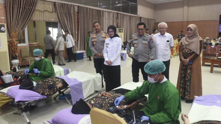 Peringati Hari Thalasemia Sedunia, Mbak Wali Berbagi Kebahagiaan Bersama Para Pejuang Thalasemia. Foto : Dok. Pemkot Kediri