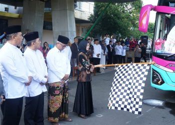 Berangkatkan Calon Jemaah Haji, Mbak Wali Titipkan Doa Untuk Kota Kediri. Foto : Dok. Pemkot Kediri