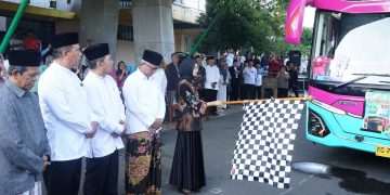 Berangkatkan Calon Jemaah Haji, Mbak Wali Titipkan Doa Untuk Kota Kediri. Foto : Dok. Pemkot Kediri