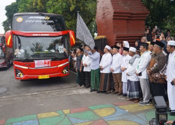 Keberangkatan Wakil Bupati Trenggalek dan Istri Ditunda, 359 CJH Diberangkatkan