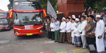 Keberangkatan Wakil Bupati Trenggalek dan Istri Ditunda, 359 CJH Diberangkatkan