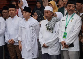 359 Calon Haji Trenggalek Diberangkatkan Menuju Asrama Haji Sukolilo