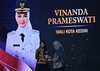 Mbak Wali Vinanda Raih Outstanding Young Public Leader of The Year Pada Leading Women Award 2025. Foto : Dok. Pemkot Kediri