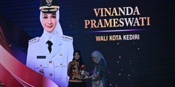 Mbak Wali Vinanda Raih Outstanding Young Public Leader of The Year Pada Leading Women Award 2025. Foto : Dok. Pemkot Kediri