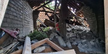 Belasan Rumah Tertimpa Longsor, Dua Diantaranya Rusak Berat. Foto : Bacaini.ID/Jatmiko