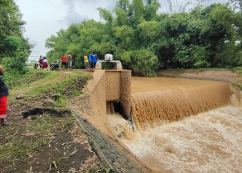 Hujan Deras, Banjir Bandang dan Longsor Terjng Kecamatan Mojo. Foto : Bacaini.ID/Jatmiko