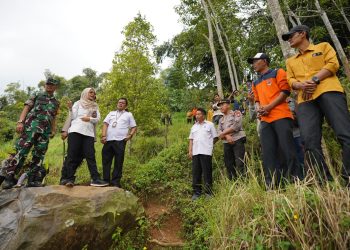 Cek Lokasi, Pemkab Kediri Siapkan Langkah Penanganan Pasca Bencana Banjir dan Longsor di Mojo. Foto : Dok. Pemkab Kediri
