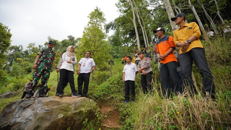 Cek Lokasi, Pemkab Kediri Siapkan Langkah Penanganan Pasca Bencana Banjir dan Longsor di Mojo. Foto : Dok. Pemkab Kediri