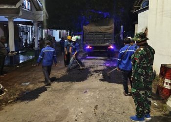 Program TMMD Ke-124, Pengaspalan Jalan Dusun CurahLembu Terus Digenjot