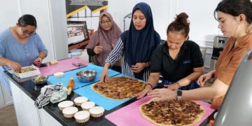 Baking Class Cinnamon Roll ke-5 Kediri, Asyiknya Bikin Enggan Berhenti  (foto/Bacaini)