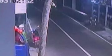 Driver Ojol di Blitar Terekam CCTV Bakar Mobil Warga (foto/ist)