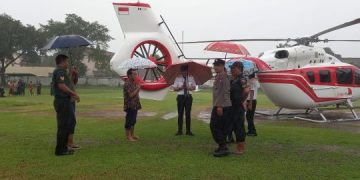 Helikopter Direksi Gudang Garam Kediri Landing Darurat di Jombang (foto/ist)