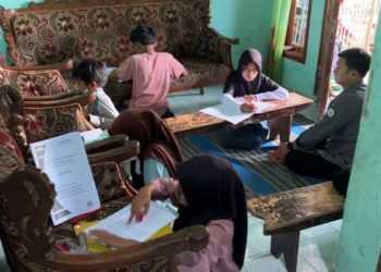 Imbas Longsor Trenggalek, Siswa SD Ujian di Rumah Warga