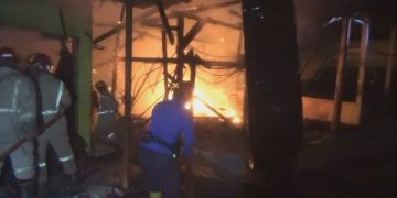 Kebakaran Pasar Tradisional di Jombang Ludeskan Puluhan Lapak (foto/Bacaini)