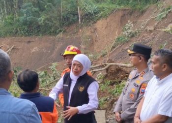 Janji Gubernur Khofifah Untuk Korban Longsor Trenggalek