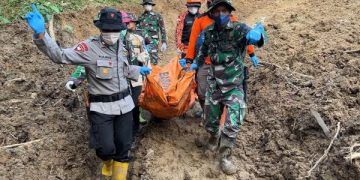 4 Korban Longsor Trenggalek Ditemukan Tewas di Titik Teras Rumah (foto/Bacaini)