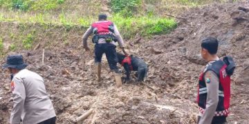 Korban Longsor di Trenggalek Mengeluh Tak Terima Bantuan (foto/Bacaini)