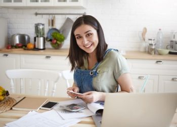 Ini Cara Kelola Keuangan Pribadi Agar Tak Terjerat Pinjol