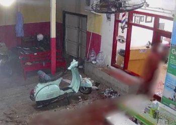 Warga Tulungagung Mengamuk Rusak Barbershop