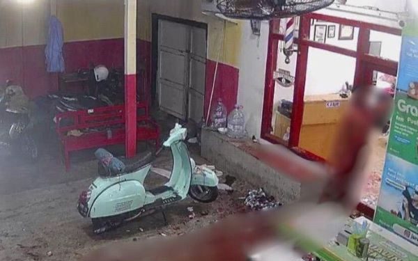 Warga Tulungagung Mengamuk Rusak Barbershop (foto/Bacaini)