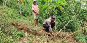 Ratusan Warga di Trenggalek Mengungsi Karena Tanah Gerak (foto/Bacaini)
