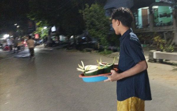 Warga mengikuti tradisi Baritan dan ritual bulan Suro di wilayah Blitar Jawa Timur