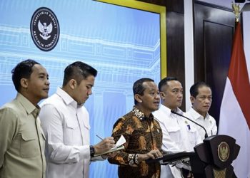 Menteri ESDM Tunjukkan Laut di Raja Ampat Masih Jernih