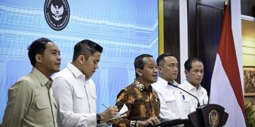 Menteri ESDM Tunjukkan Laut di Raja Ampat Masih Jernih