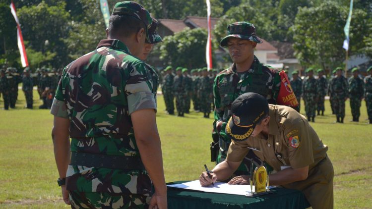 TMMD ke-124 Resmi Ditutup di Jember, Kasdam V/Brawijaya: Gotong Royong Ini Harus Terus Dijaga