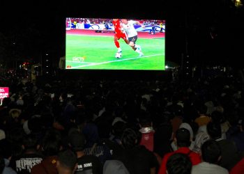 Takbir Warga Kediri Iringi Kemenangan Timnas Indonesia saat Nobar yang Digelar Mas Dhito. Foto : Dok. Pemkab Kediri