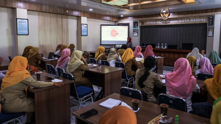 Hadirkan Diklat Pembelajaran Guru SD Pertama di Indonesia, APPAUDI Jatim Beri Apresiasi untuk Pemkot Kediri. Foto : Dok. Pemkot Kediri