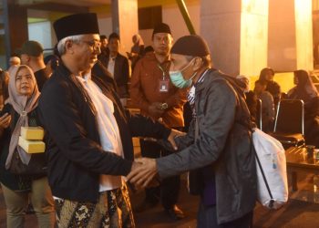 Gus Qowim Sambut Kedatangan Jemaah Haji Kota Kediri. Foto : Dok. Pemkot Kediri