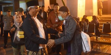 Gus Qowim Sambut Kedatangan Jemaah Haji Kota Kediri. Foto : Dok. Pemkot Kediri