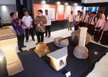 Kunjungi Museum Daerah, Mas Dhito Ingin Pulangkan Prasasti Harinjing Asli . Foto : Dok. Pemkab Kediri