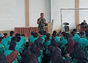 Ratusan Pelajar SMAN 1 Kandat Digembleng Penguatan Karakter oleh Koramil 0809/9