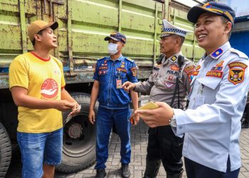 Cegah Praktik Kendaraan Over Dimension dan Over Loading (ODOL), Tim Gabungan Gencar Lakukan Sosialisasi. Foto : Dok. Pemkot Kediri