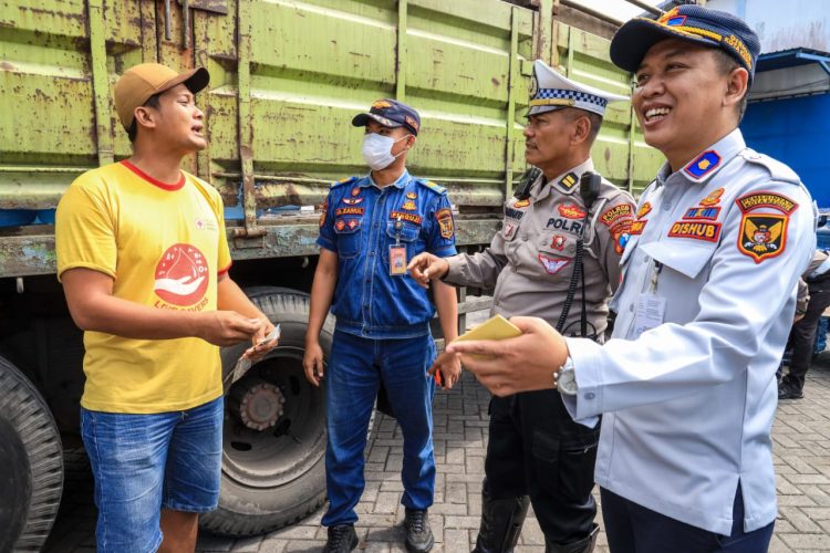Cegah Praktik Kendaraan Over Dimension dan Over Loading (ODOL), Tim Gabungan Gencar Lakukan Sosialisasi. Foto : Dok. Pemkot Kediri