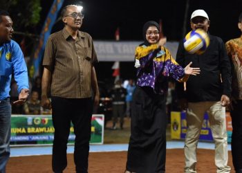 Mbak Wali Buka Turnamen Bola Voli Antar Pelajar SMA/SMK se-Kediri Raya Walikota Kediri Cup 2025. Foto : Dok. Pemkot Kediri