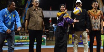 Mbak Wali Buka Turnamen Bola Voli Antar Pelajar SMA/SMK se-Kediri Raya Walikota Kediri Cup 2025. Foto : Dok. Pemkot Kediri