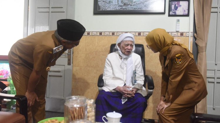 Mbak Wali dan Gus Qowim Silaturahmi Ke Sejumlah Kyai. Foto : Dok. Pemkot Kediri