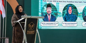 Ning Faiqoh Ajak Para Guru Wujudkan Generasi Berakhlakul Karimah Sejak Dini. Foto : Dok. Pemkot Kediri