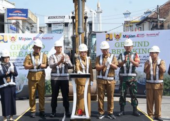 Mbak Wali Groundbreaking Peningkatan Jalan Stasiun - Jalan PJKA. Foto : Dok. Pemkot Kediri