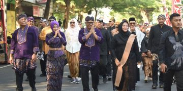 Mbak Wali dan Gus Qowim Ikuti Kirab Mapag Wiyosan Enggal Muharram 1447 H. Foto : Dok. Pemkot Kediri