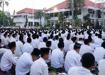Sambut Awal Tahun 1.447 Hijriah, Mbak Wali Istighotsah dan Doa Bersama 27 Ribu Jamaah