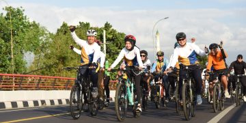 Peringati Hari Bhayangkara Ke-79, Mbak Wali Gowes Bareng Forkopimda. Foto : Dok. Pemkot Kediri