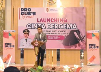 Bupati Jember, Muhammad Fawait saat melaunching program beasiswa cinta bergema