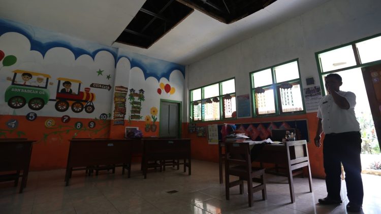 Salah satu sekolah rusak yang ada di Kabupaten Jember