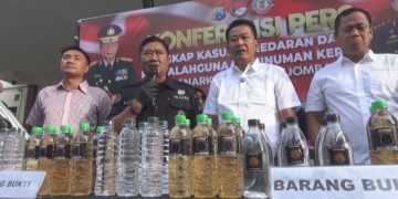 Polres Jombang Gerebek Pikap Muatan Ribuan Botol Arak Bali (foto/ist)