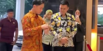 Wapres Gibran Bertemu Gus Iqdam di Blitar, Salawat Bergema. Tampak Wapres Gibran disambut Wali Kota Blitar Syauqul Muhibbin. (foto/ist)