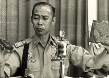 Suap Jadi Godaan Terbesar Polisi, Kata Jenderal Hoegeng